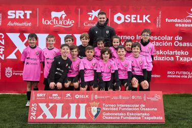 JESUITINAS (15-16). El equipo lo integran Unai Rosell, Mikel Reyero, Thiago Nagore, Unax Grande, Asier Albizu, Eneko Albizu, Irati Aróstegui, Nahia Tiscar, Xabier Ascunce, Ibai Espinal, Martín Cabañas, Leo Llamas, Aidan Abad, Ian Juvera
