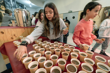 El teatro y el chocolate se fundieron este domingo 29 de diciembre en la Escuela Navarra de Teatro con el tradicional acto /