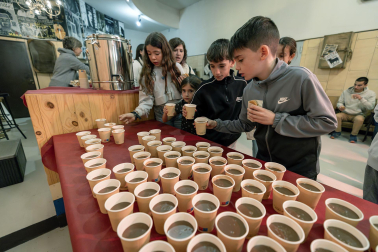El teatro y el chocolate se fundieron este domingo 29 de diciembre en la Escuela Navarra de Teatro con el tradicional acto /