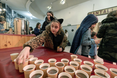 El teatro y el chocolate se fundieron este domingo 29 de diciembre en la Escuela Navarra de Teatro con el tradicional acto /
