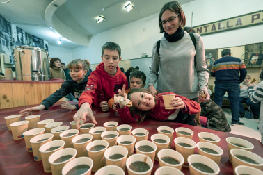 El teatro y el chocolate se fundieron este domingo 29 de diciembre en la Escuela Navarra de Teatro con el tradicional acto /