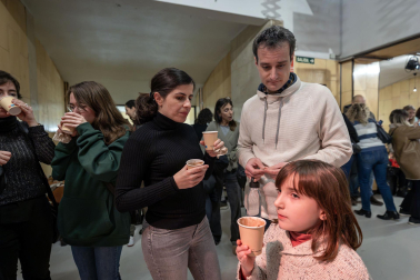 El teatro y el chocolate se fundieron este domingo 29 de diciembre en la Escuela Navarra de Teatro con el tradicional acto /