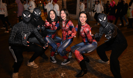 Foto de los disfraces de la Nochevieja 2024 en Pamplona./