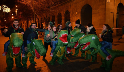 Foto de los disfraces de la Nochevieja 2024 en Pamplona./