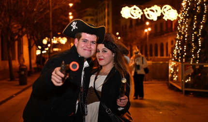 Foto de los disfraces de la Nochevieja 2024 en Pamplona./