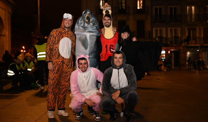 Foto de los disfraces de la Nochevieja 2024 en Pamplona./
