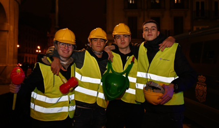 Foto de los disfraces de la Nochevieja 2024 en Pamplona./