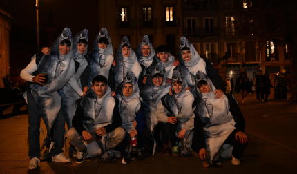 Foto de los disfraces de la Nochevieja 2024 en Pamplona./