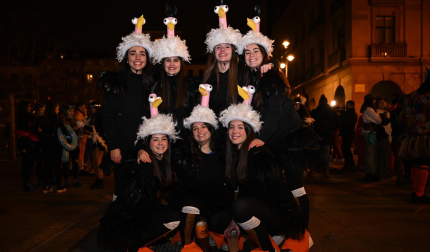 Foto de los disfraces de la Nochevieja 2024 en Pamplona./