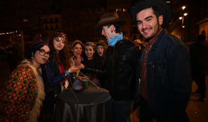 Foto de los disfraces de la Nochevieja 2024 en Pamplona./