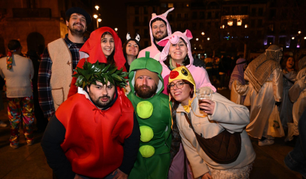 Foto de los disfraces de la Nochevieja 2024 en Pamplona./