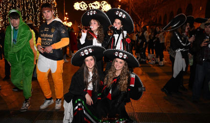 Foto de los disfraces de la Nochevieja 2024 en Pamplona./