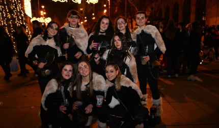 Foto de los disfraces de la Nochevieja 2024 en Pamplona./
