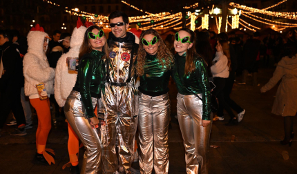 Foto de los disfraces de la Nochevieja 2024 en Pamplona./