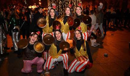 Foto de los disfraces de la Nochevieja 2024 en Pamplona./