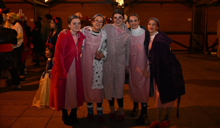 Foto de los disfraces de la Nochevieja 2024 en Pamplona./