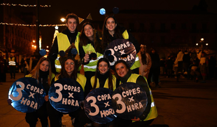 Foto de los disfraces de la Nochevieja 2024 en Pamplona./