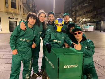 Foto de los disfraces de la Nochevieja 2024 en Pamplona./