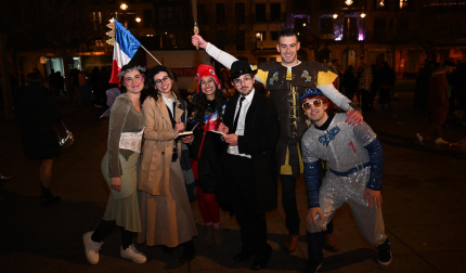 Foto de los disfraces de la Nochevieja 2024 en Pamplona./