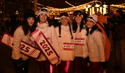 Foto de los disfraces de la Nochevieja 2024 en Pamplona./