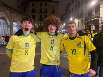 Foto de los disfraces de la Nochevieja 2024 en Pamplona./