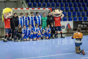 Fotos de la III edición del Partido Solidario con leyendas de Osasuna./