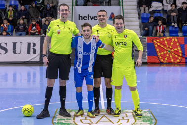 Fotos de la III edición del Partido Solidario con leyendas de Osasuna./