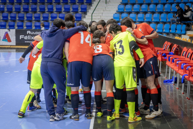 Fotos de la III edición del Partido Solidario con leyendas de Osasuna./