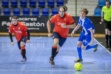 Fotos de la III edición del Partido Solidario con leyendas de Osasuna./