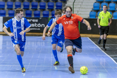 Fotos de la III edición del Partido Solidario con leyendas de Osasuna./