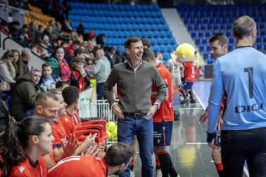 Fotos de la III edición del Partido Solidario con leyendas de Osasuna./