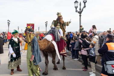 Fotos de la Cabalgata de Reyes de Tudela 2025.