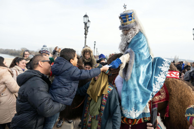 Fotos de la Cabalgata de Reyes de Tudela 2025.