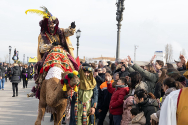Fotos de la Cabalgata de Reyes de Tudela 2025.