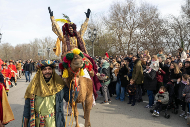 Fotos de la Cabalgata de Reyes de Tudela 2025.