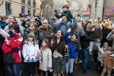 Fotos de la Cabalgata de Reyes de Tudela 2025.