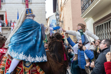 Fotos de la Cabalgata de Reyes de Tudela 2025.