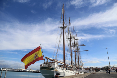 Fotos de la llegada de la Princesa Leonor al buque escuela 'Juan Sebastián de Elcano'.