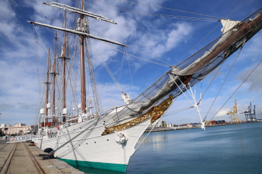 Fotos de la llegada de la Princesa Leonor al buque escuela 'Juan Sebastián de Elcano'.