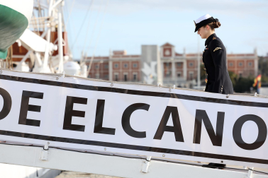 Fotos de la llegada de la Princesa Leonor al buque escuela 'Juan Sebastián de Elcano'.