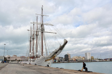 Fotos de la llegada de la Princesa Leonor al buque escuela 'Juan Sebastián de Elcano'.