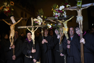 Catholics penitents of the Virgin carry crucifixes decorate with flowers as they take part in a pilgrimage from Tafalla and other villages to the small town of Ujue, northern Spain, Sunday, April 28, 2024. Devotees walk around 25 km (16 miles) from their villages to Ujue in honour of the Virgin. (AP Photo/Alvaro Barrientos)