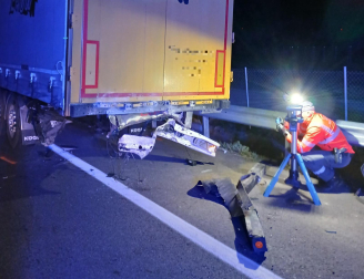 Muere un conductor al colisionar con un camión en la A-68 en Tudela
