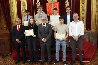 Fotos del acto de entrega de los Premios Extraordinarios de ESO y Bachillerato del curso 2023-2024.