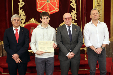 Fotos del acto de entrega de los Premios Extraordinarios de ESO y Bachillerato del curso 2023-2024.