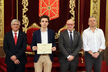 Fotos del acto de entrega de los Premios Extraordinarios de ESO y Bachillerato del curso 2023-2024.