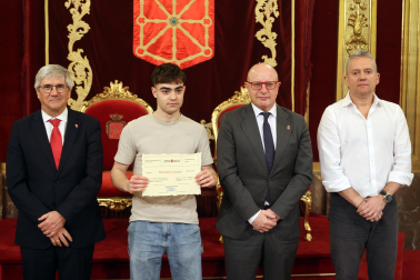 Fotos del acto de entrega de los Premios Extraordinarios de ESO y Bachillerato del curso 2023-2024.
