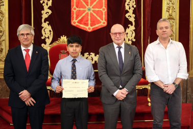 Fotos del acto de entrega de los Premios Extraordinarios de ESO y Bachillerato del curso 2023-2024.
