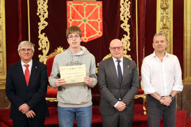Fotos del acto de entrega de los Premios Extraordinarios de ESO y Bachillerato del curso 2023-2024.