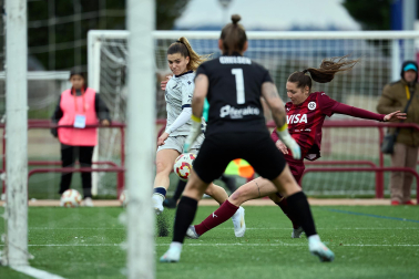 Partido entre el DUX Logroño y Osasuna de 1ª RFEF Femenina.